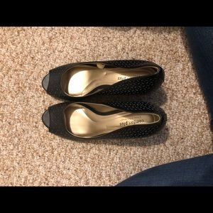 Mini heels in black!